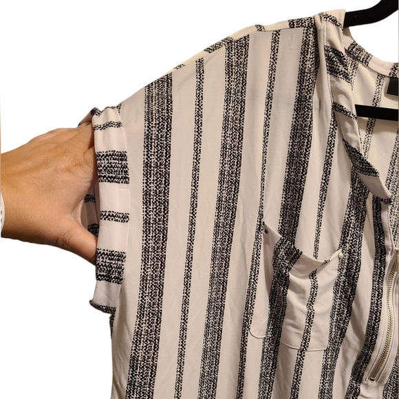 Lily Morgan v-neck short sleeve top 2X - Picture 2 of 6